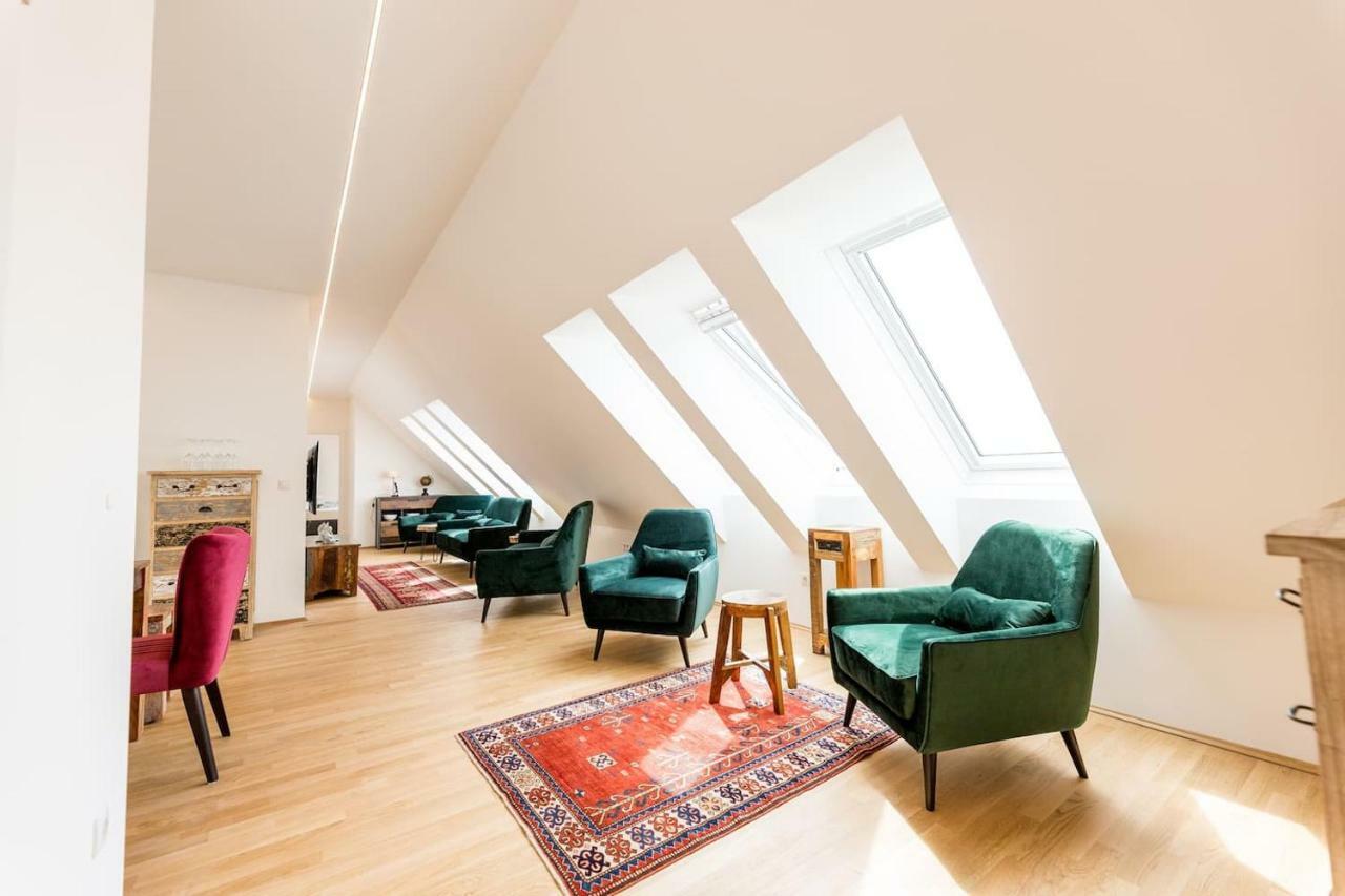 Grosse Dachgeschosswohnung Im Herzen Von Graz Luaran gambar