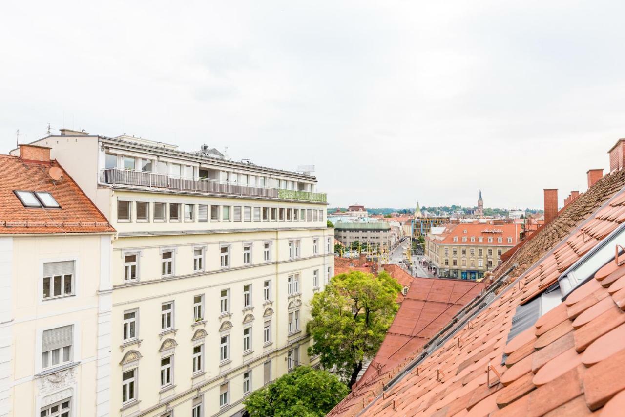 Grosse Dachgeschosswohnung Im Herzen Von Graz Luaran gambar