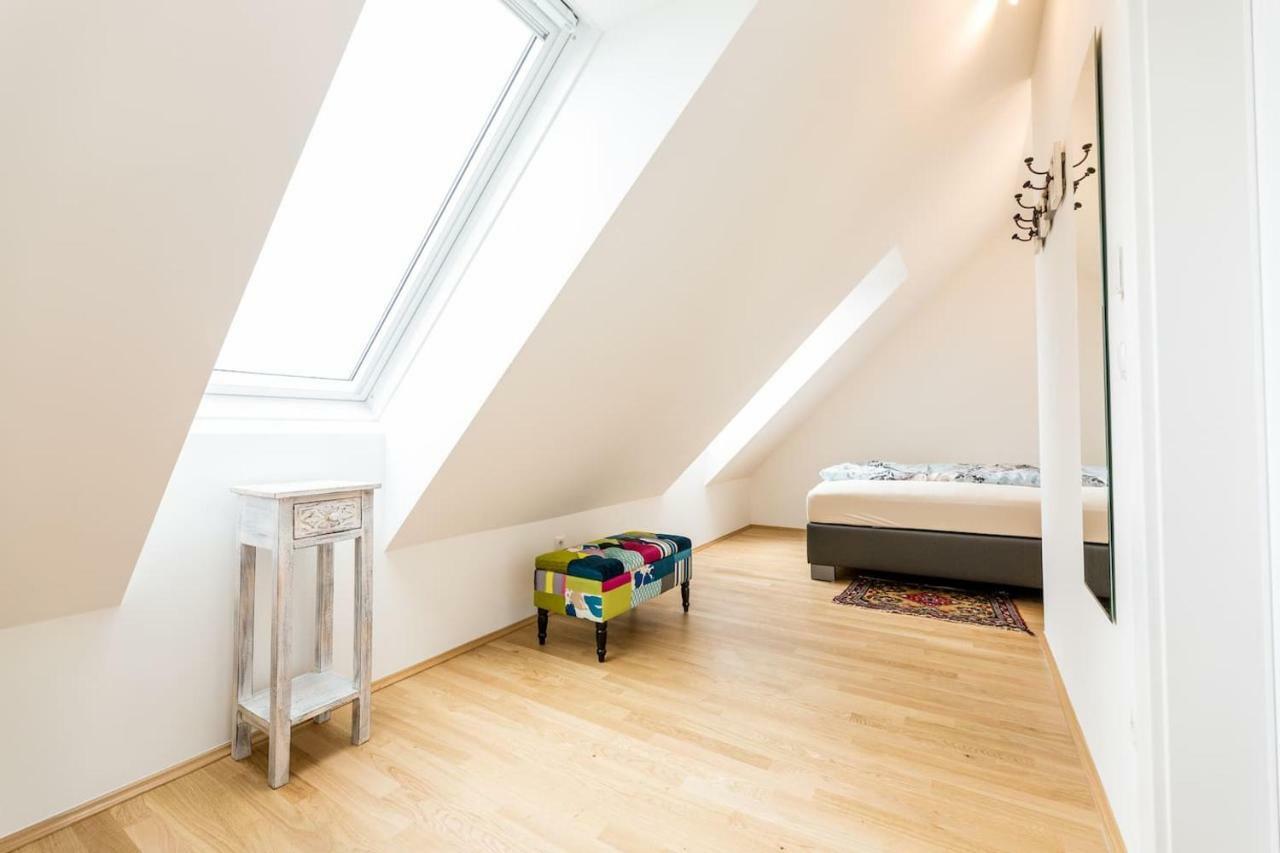 Grosse Dachgeschosswohnung Im Herzen Von Graz Luaran gambar