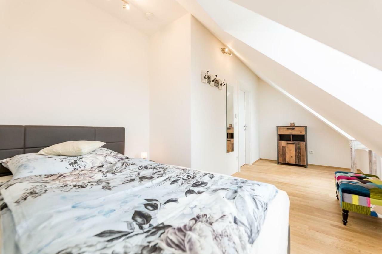 Grosse Dachgeschosswohnung Im Herzen Von Graz Luaran gambar